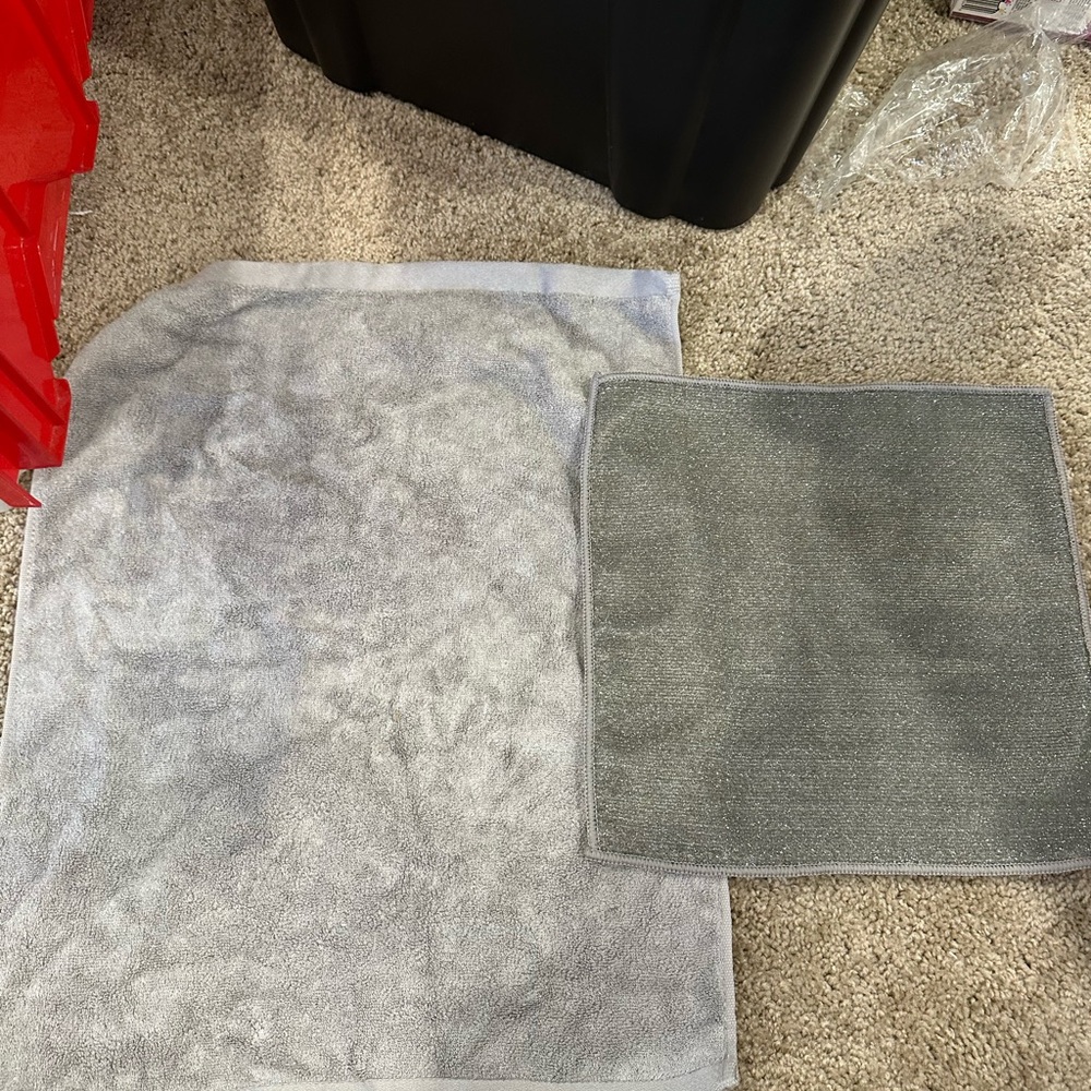Pampered Chef Gray Textured Towel Set